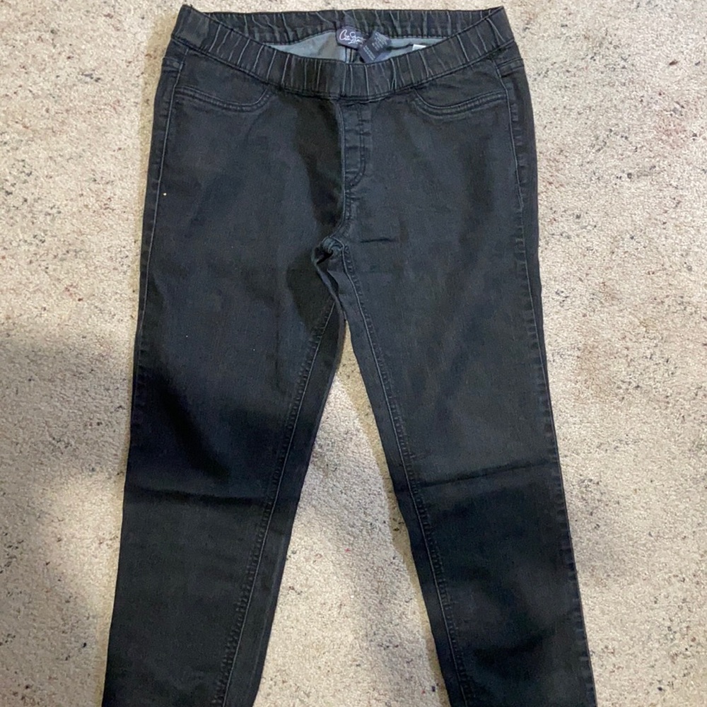 Size large (11/13) maternity jeans